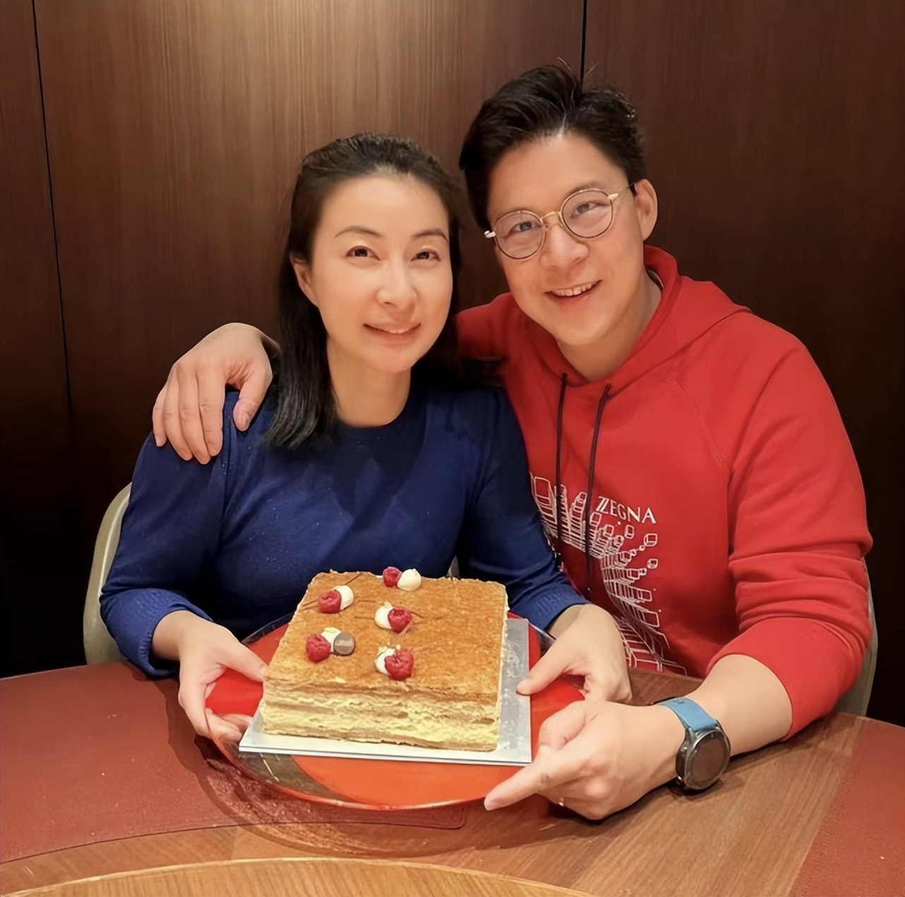 郭晶晶卖货直播,郭晶晶要自己赚钱养家吗