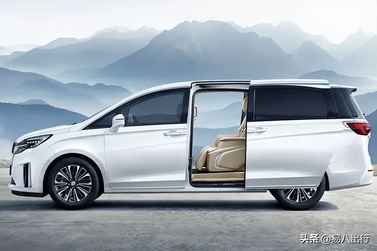 别克GL8商务车租车,别克gl8和别克gl8对比