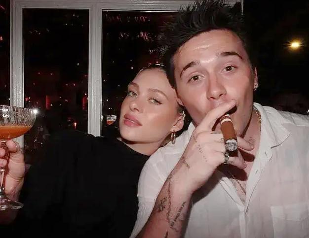 小贝儿子软饭硬吃！丢700万代言，甘心倒插门，有了媳妇忘了娘