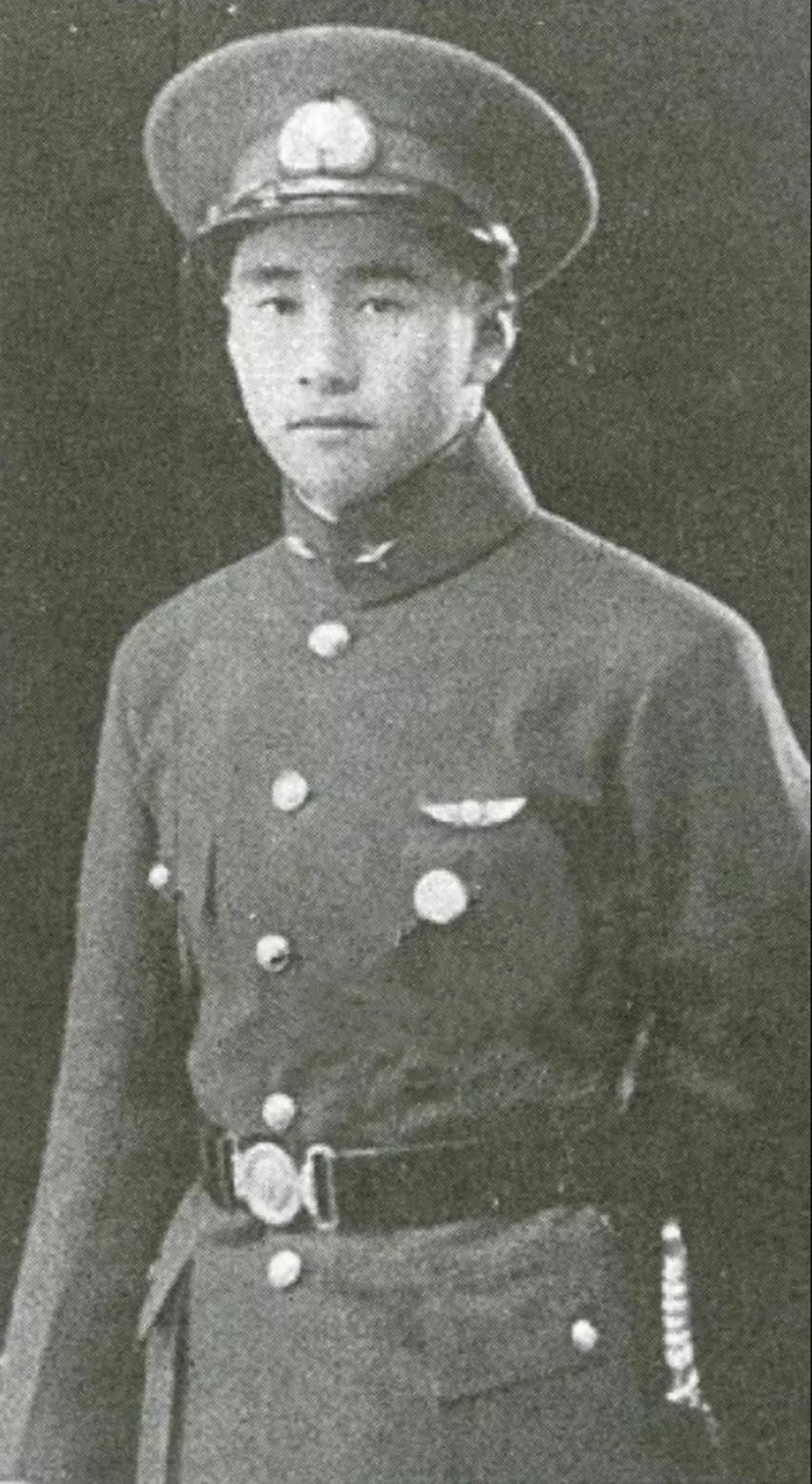 富二代飞行员陈怀民，22岁与敌撞机牺牲，女友殉情，母亲哭瞎眼睛