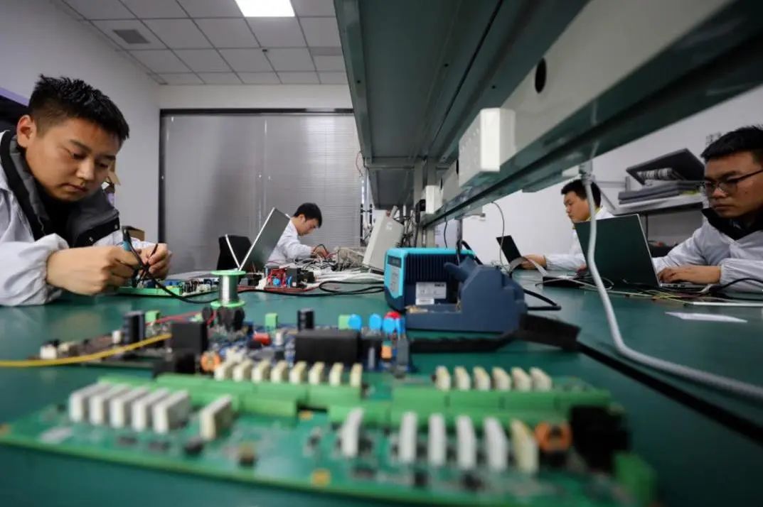 说一个人很牛是什么意思,形容一个人很牛的成语