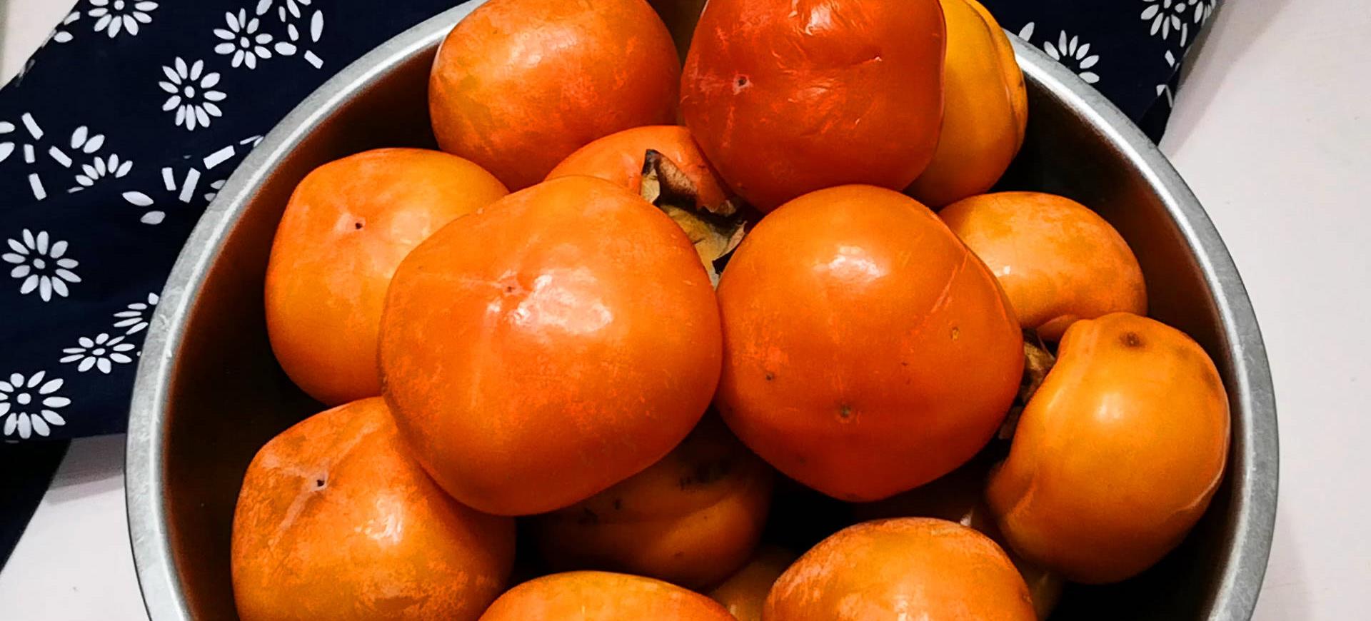 刚采摘的柿子怎么去除苦涩,柿子去涩最简单的方法视频