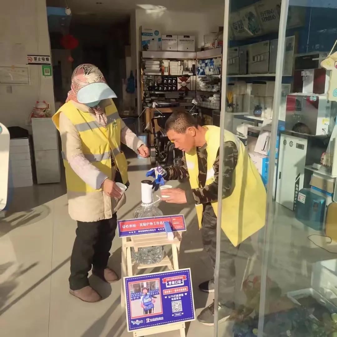 暖心的一杯水,一杯热水暖心的句子