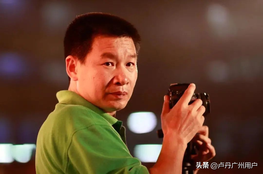 20年拍下150万张“东莞女工”在国外爆火：中国制造，不可思议！