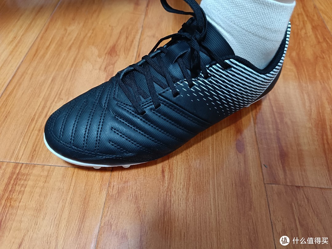 迪卡侬足球鞋多少钱一双,迪卡侬100元跑步鞋