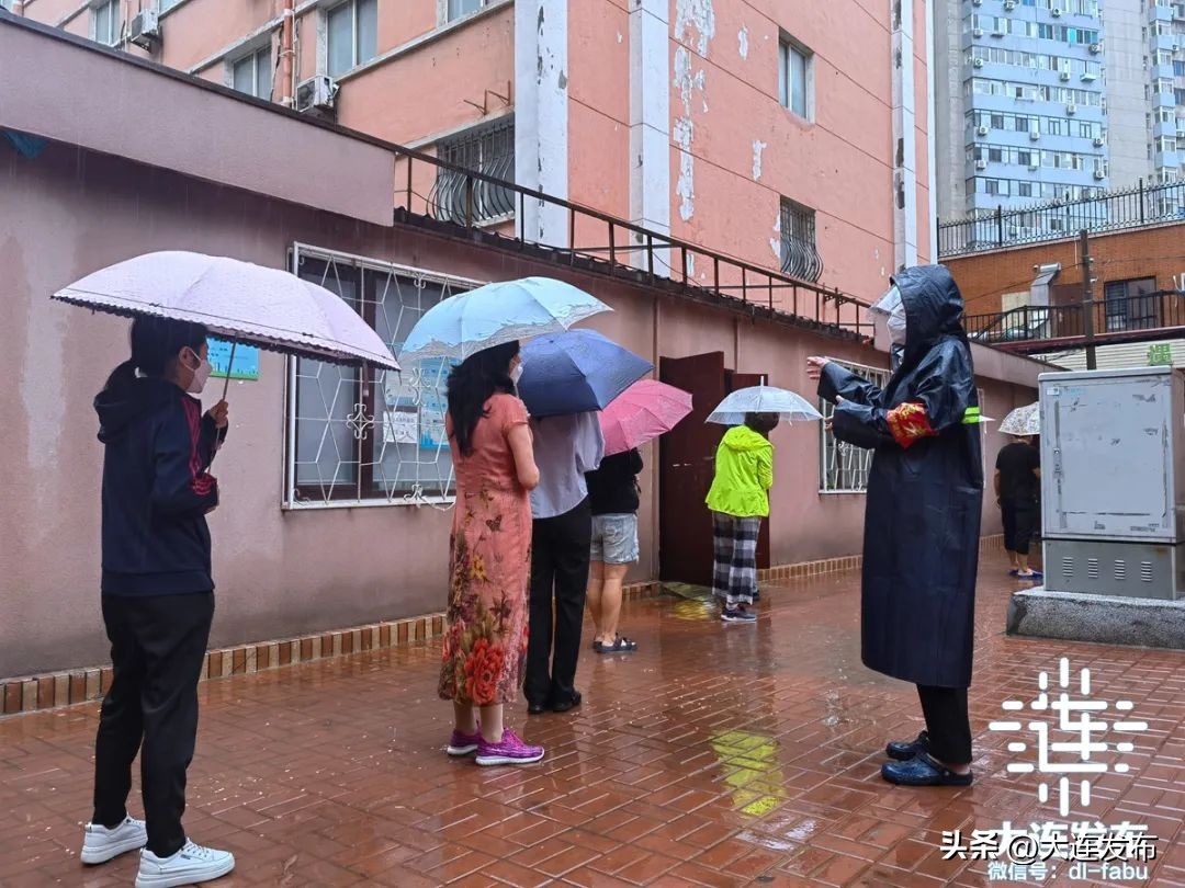 首个风暴潮海浪双红警报发布,风暴潮和海浪警报发布