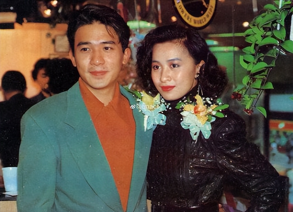 刘嘉玲与梁朝伟恩爱合照穿小香风,刘嘉玲梁朝伟红毯动图