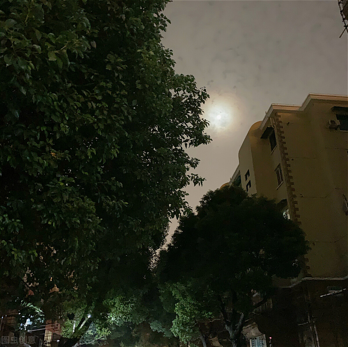 十六首诗词中的更漏，用法百变，是婉约诗词中的最佳道具