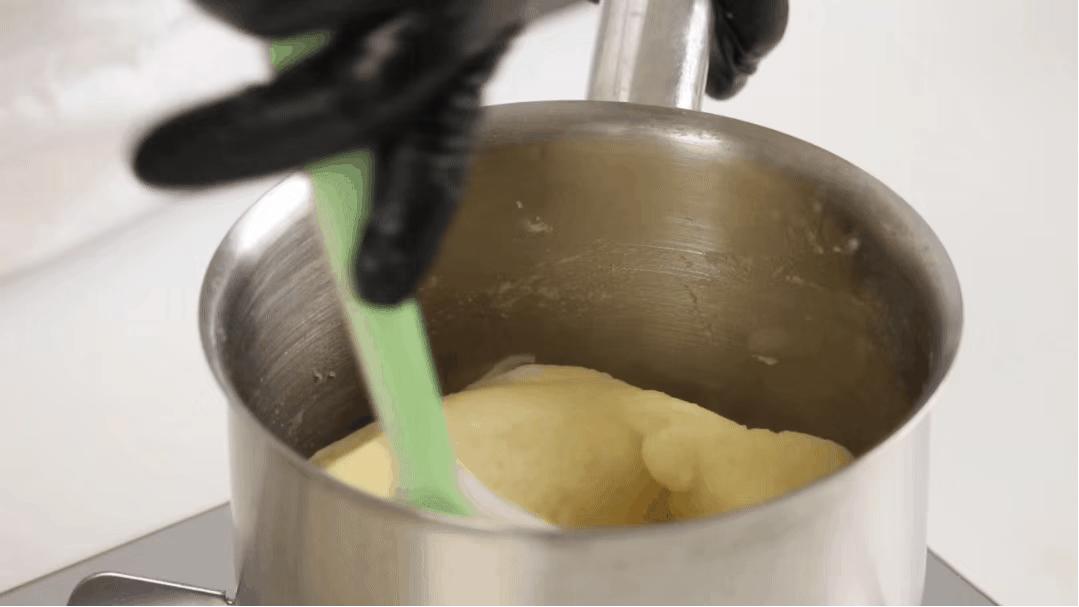 酥皮泡芙烤出来有点塌是怎么回事,泡芙不脆出炉后还塌什么原因