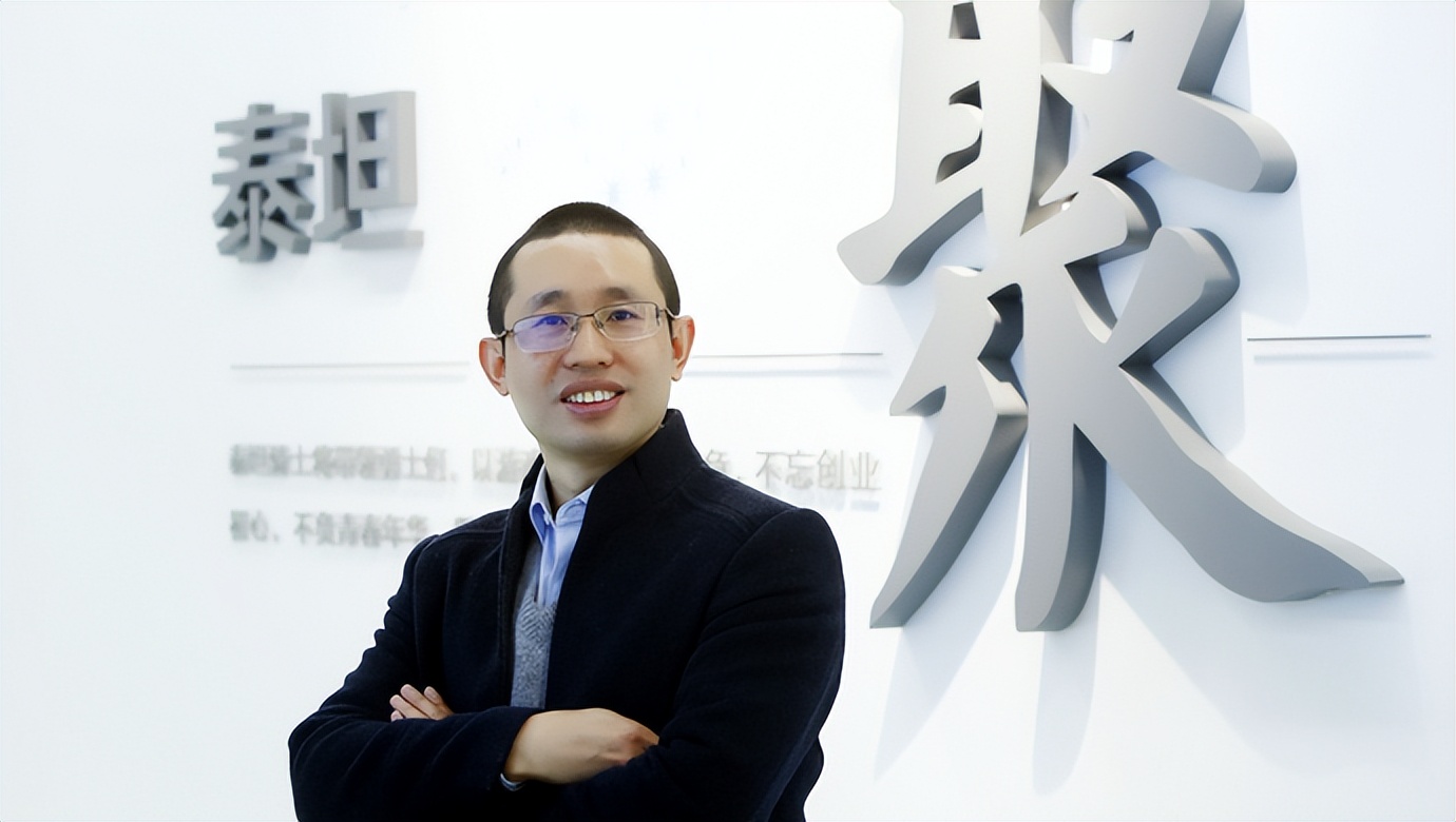 从山村穷小子到百亿家产的继承人,22岁小伙白手起家创立自己的公司