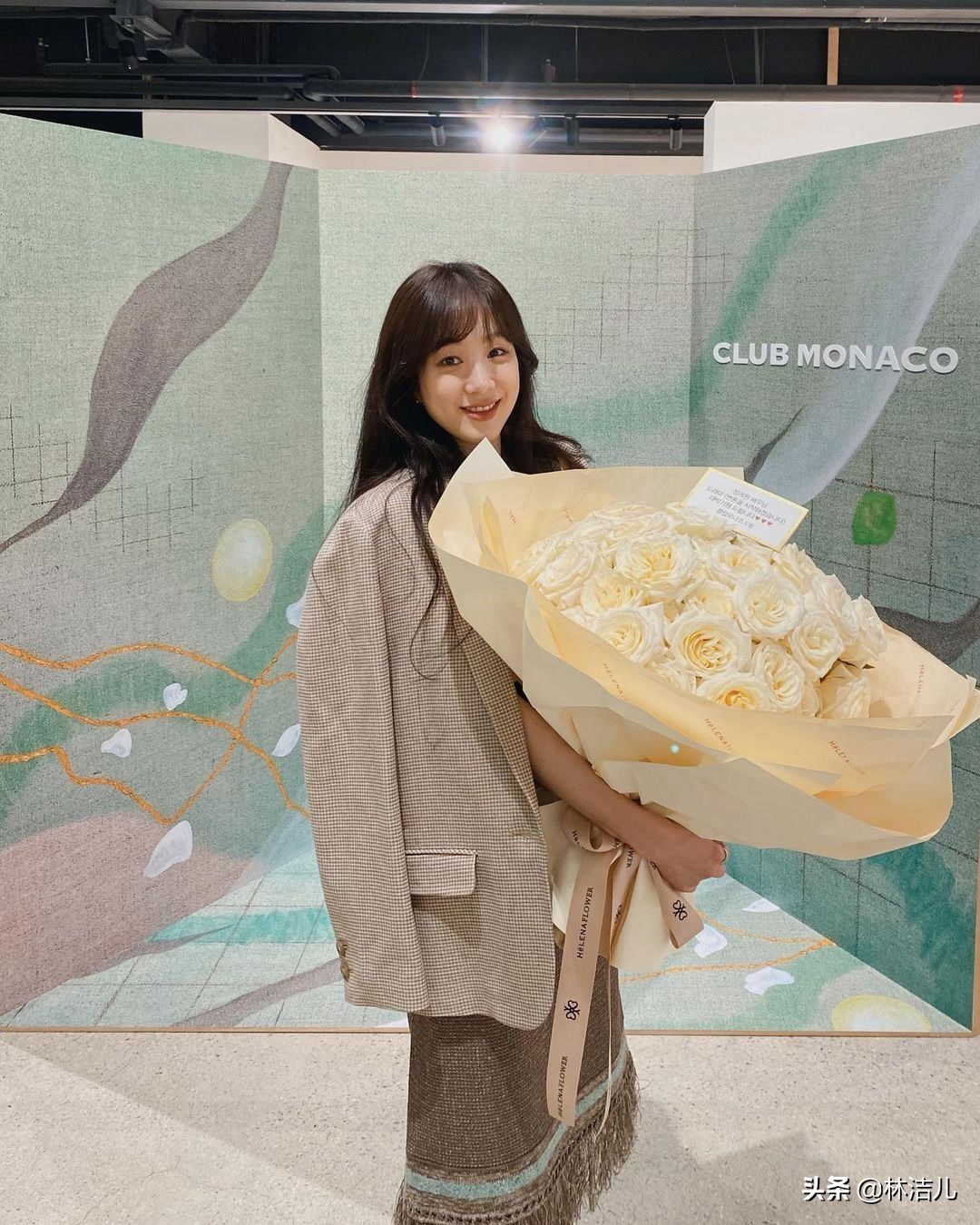 郑丽媛是长脸女星代表？她的妆容好有心机，简单6步就能缩短中庭