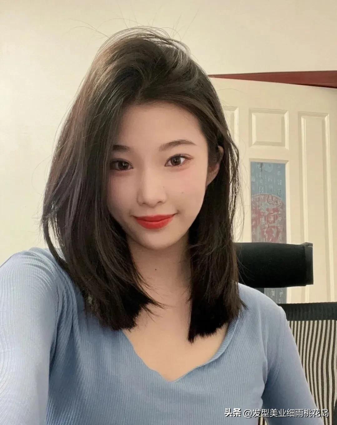 2023中长发型女最新减龄,女发型2023流行发型