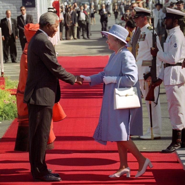 九十六张照片回顾英国女王的一生 (96张图看完英国女王的一生)