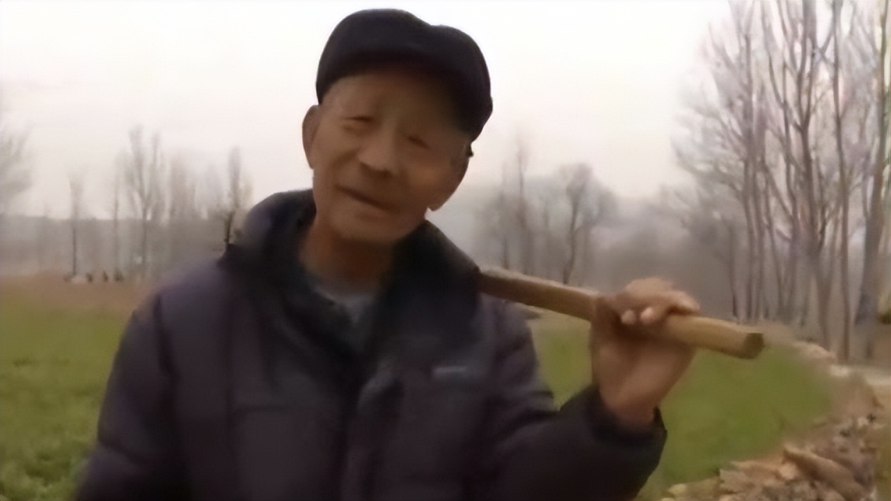 山东66岁老人自办活人出殡,山东省一位66岁老人办活人葬礼