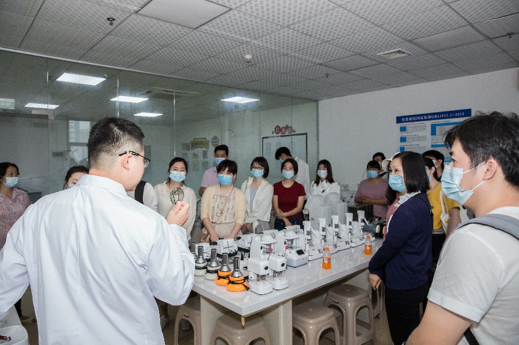 眼镜店加盟什么品牌的好做,配眼镜店加盟品牌排行榜前十名