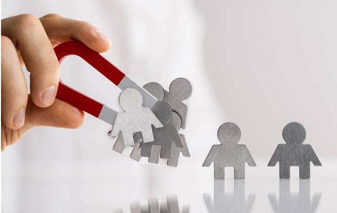 专业seo推广如何收费,免费seo在线优化营销软件有哪些