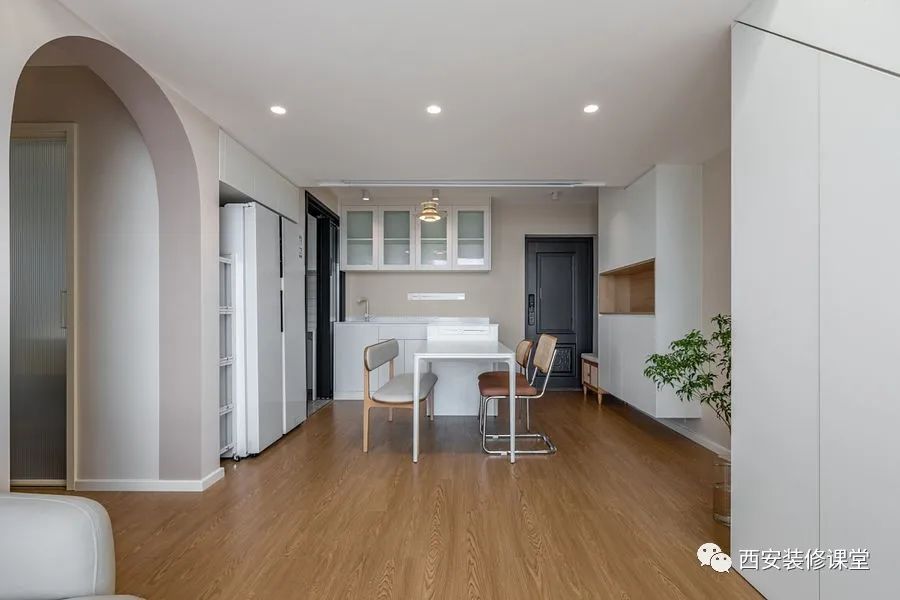 80㎡老旧小复式，变身奶油三口之家