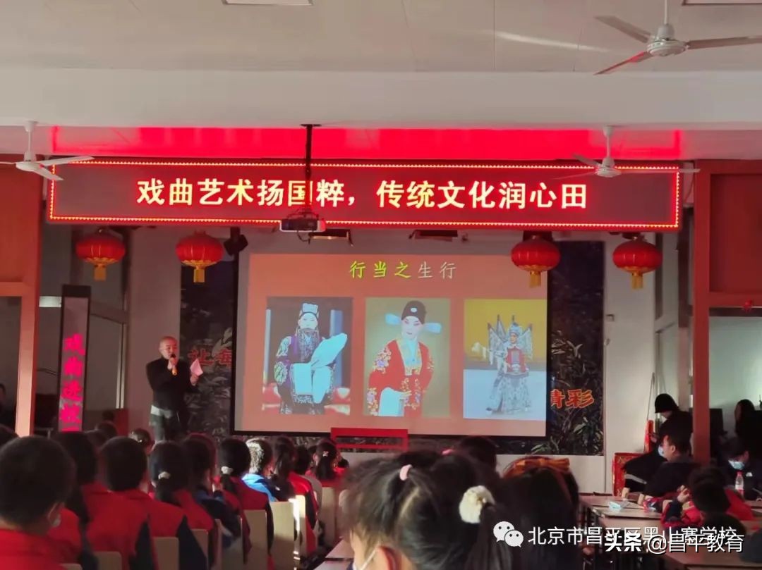 要让戏曲圈粉年轻一代,传统戏曲直播间里圈粉无数