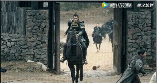 吴磊赵露思新剧路透好少见的造型,吴磊因戏生情与赵露思同穿情侣装