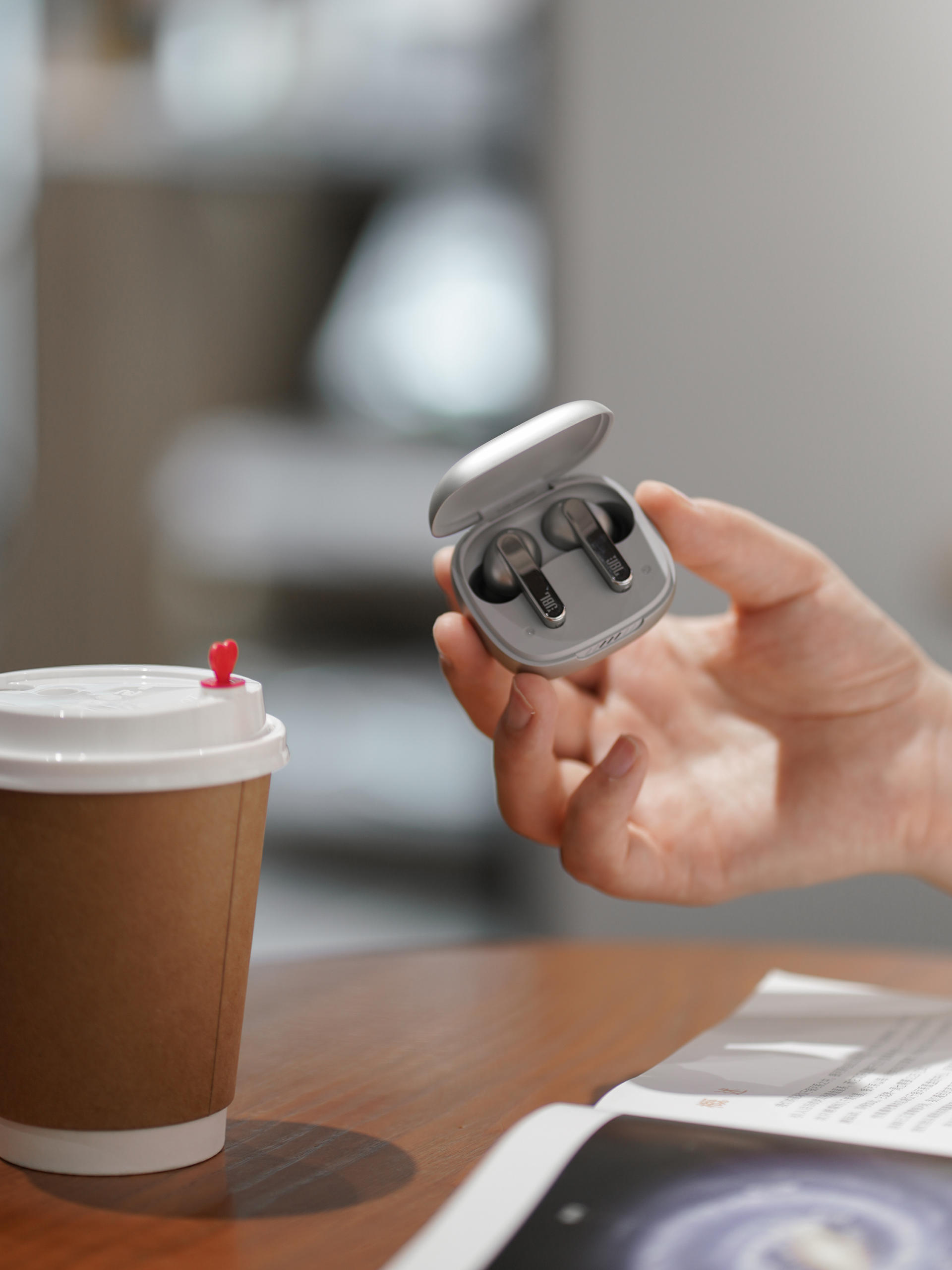 秒杀索尼和BOSE，JBL真无线降噪耳机开箱！真香