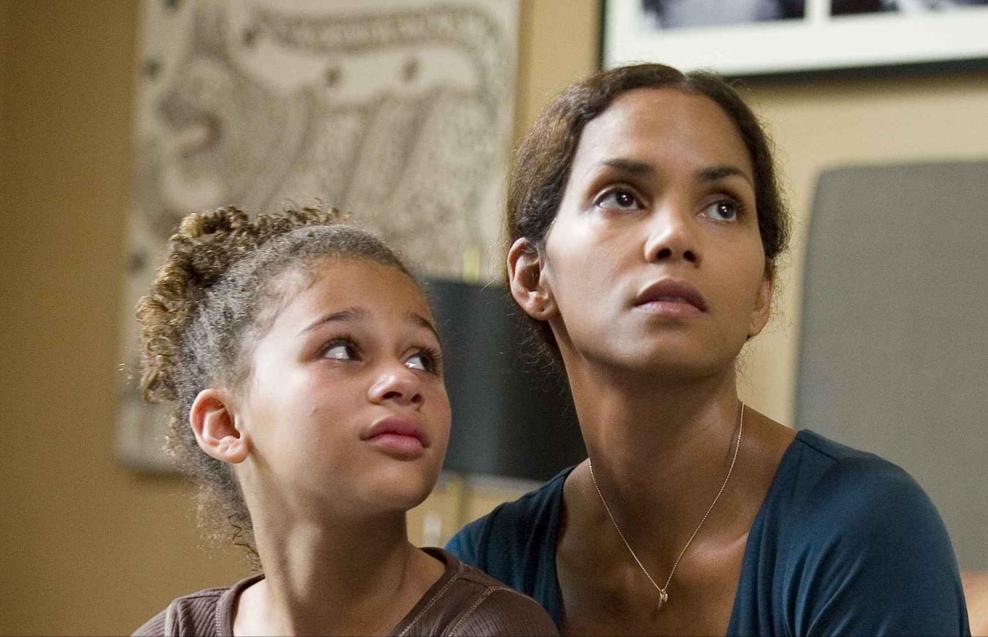 好莱坞第一个黑人奥斯卡影后：哈莉·贝瑞为艺术献身电影，附时间