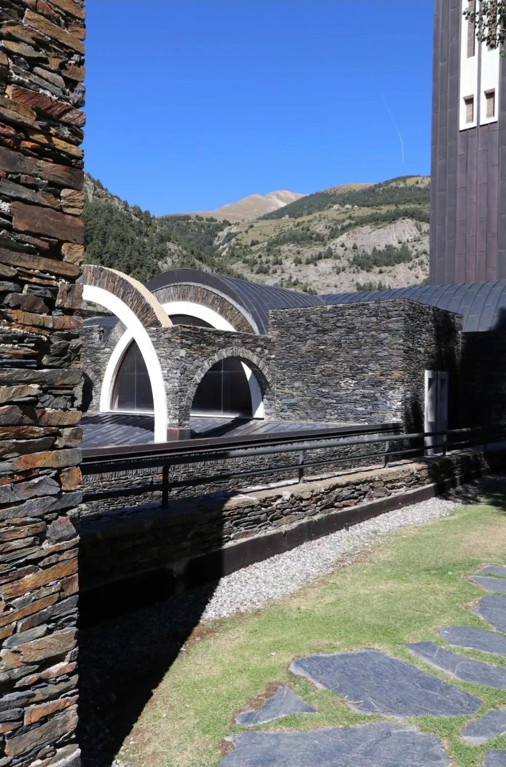 西班牙鬼才建筑师的梦幻世界,西班牙鬼才