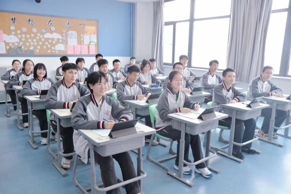 我搭好成长舞台，你搏出璀璨未来！青岛为明学校让每个孩子都成功