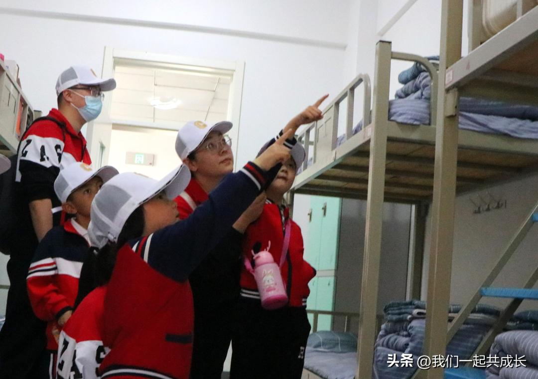 萌娃爱足球勤志全衔接：机关二园与历城二中足球队员联谊活动