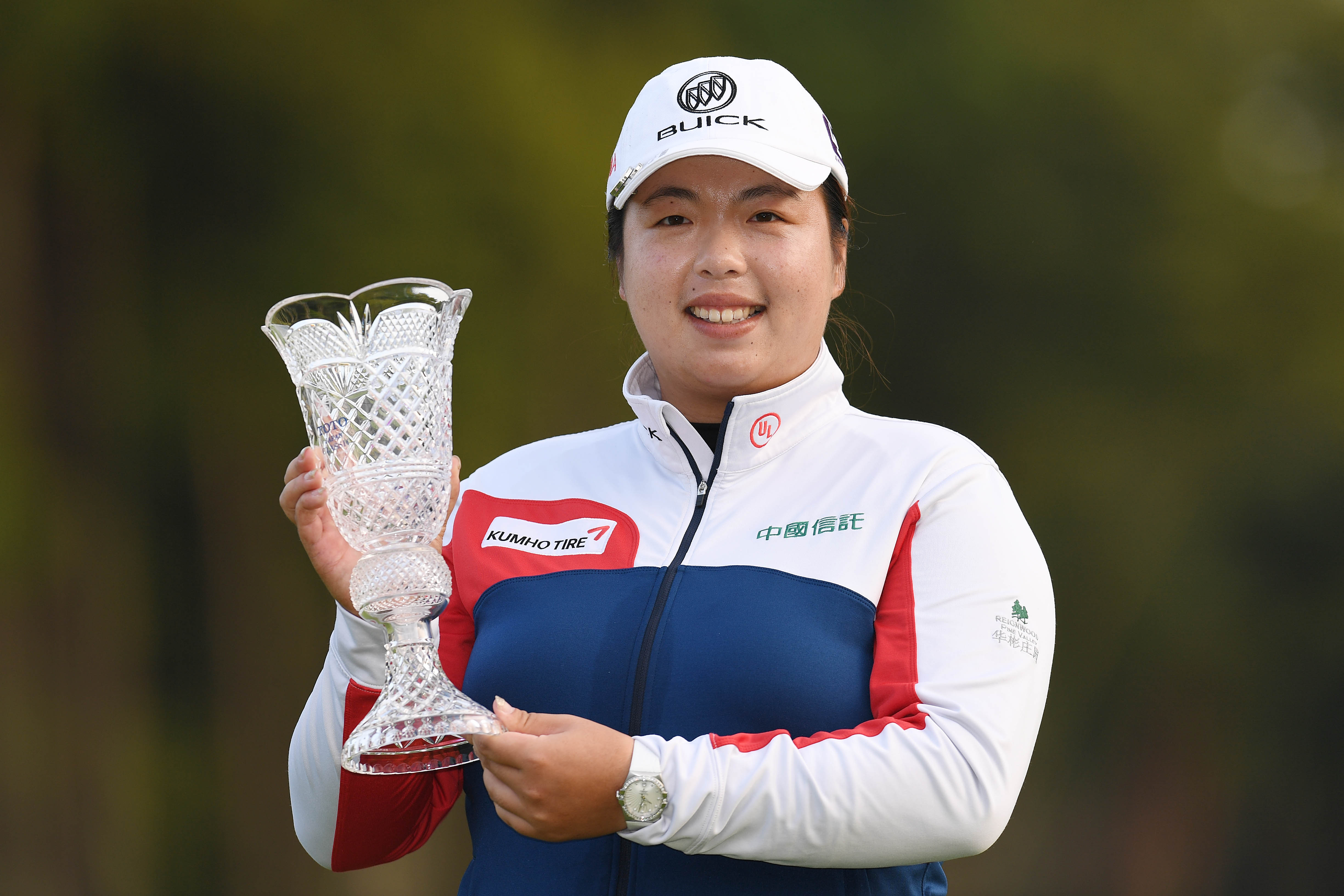 中国高尔夫球领军人物冯珊珊 (国内知名的高尔夫运动员冯珊珊)