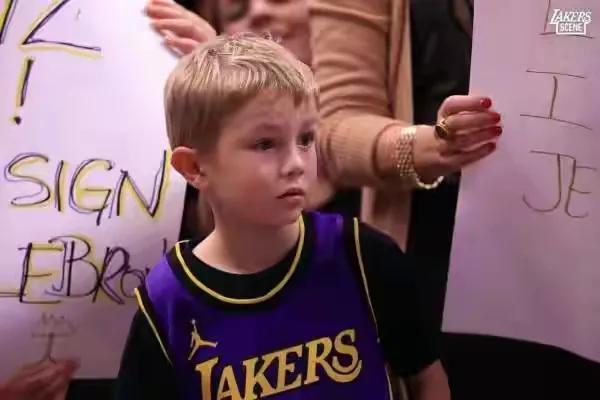 老詹连续6场高效拿下30+,老詹今日集锦活塞