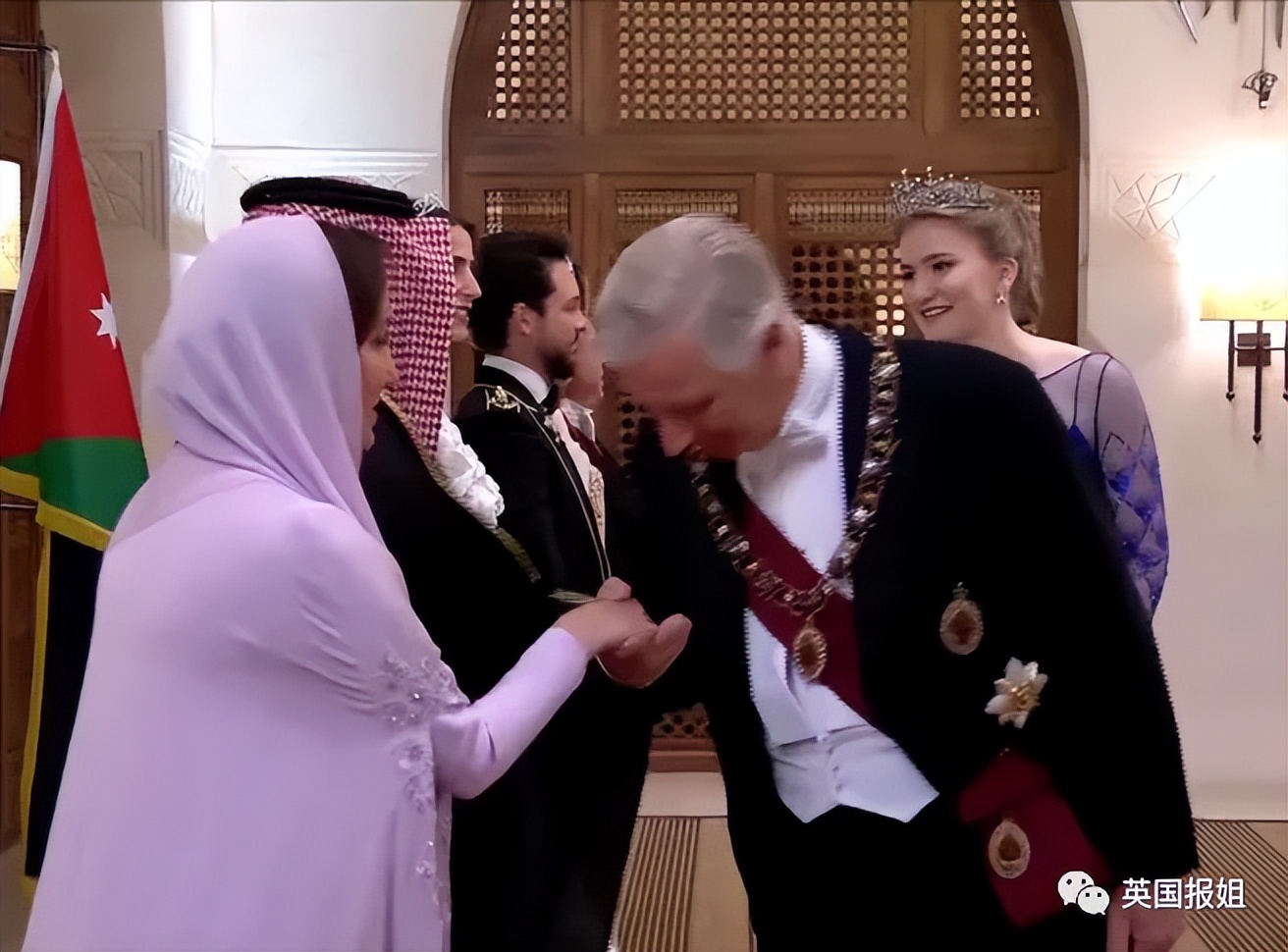 凯特王妃高级造型,凯特王妃穿蓝色格子英伦风