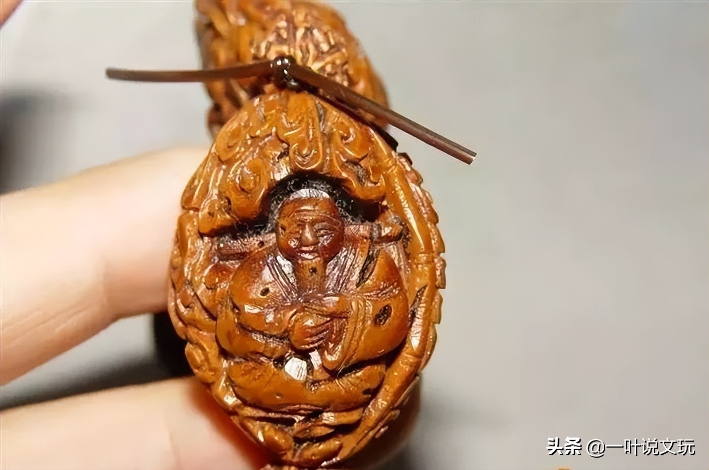 百年老桃核,破桃核可以盘吗