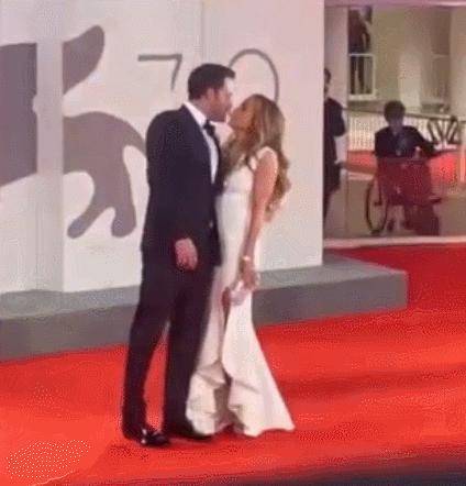 世纪复合！分手20年，他们双双离婚，官宣领证