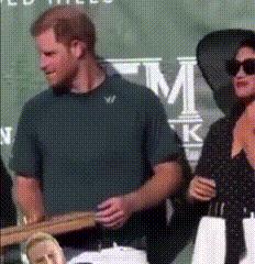 不分场合秀恩爱招人厌，网友劝哈里王子：醒醒吧，这根本不是爱情