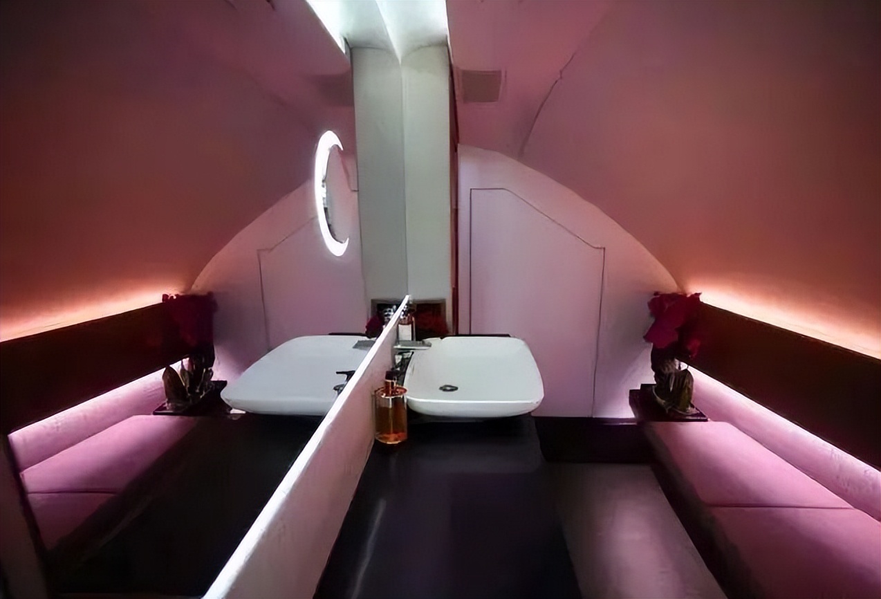 卡塔尔世界杯投入2000亿谁赚了,卡塔尔为世界杯花费多少钱