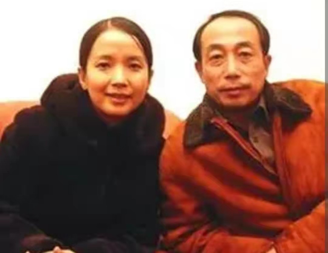 狗血扒扒吕丽萍三段坎坷婚姻,吕丽萍前夫的葬礼