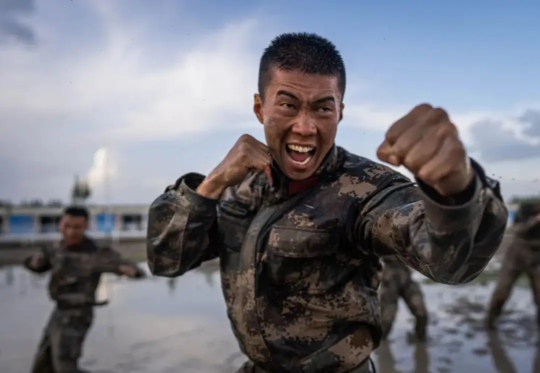 孩子当兵怎样劝孩子留队,当两年兵孩子不愿留队家长怎么劝