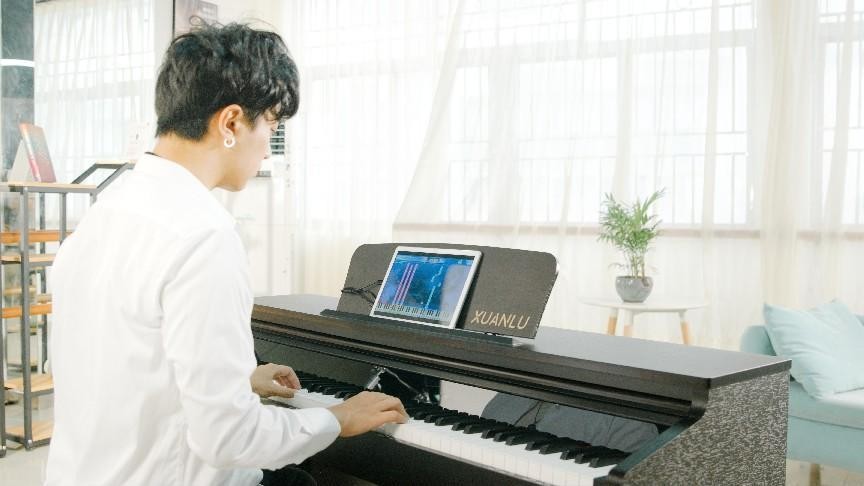 电钢琴和钢琴有什么区别哪个更好,电钢琴的音色哪一种更适合钢琴