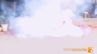 鞭炮齐鸣锣鼓喧天红红火火闹新春,希望生意一直红红火火