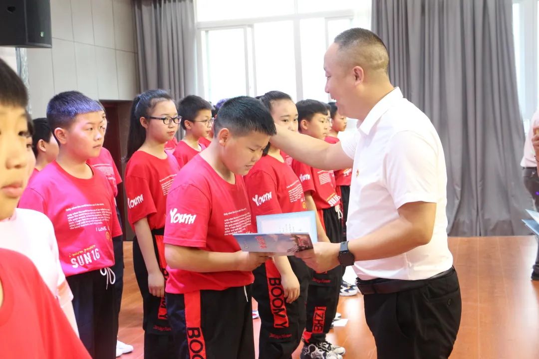 万二小举行2016级毕业典礼暨毕业班综合素质拓展活动