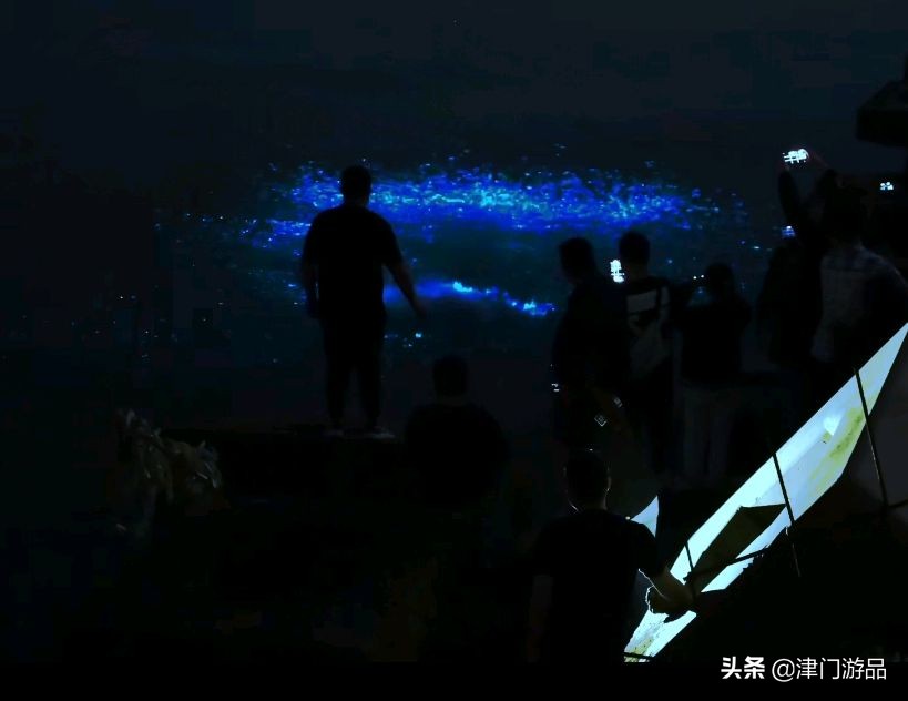 天津东疆港海岸出现荧光海，蓝色海光美轮美奂，网友评论：还有吗