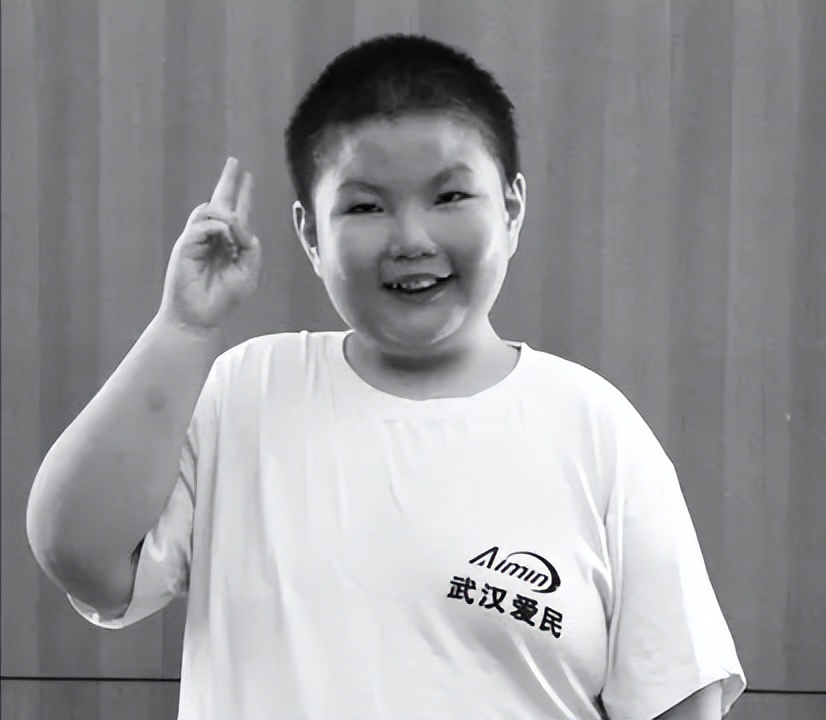 14岁300斤的小胖子,江西14岁少年体重300