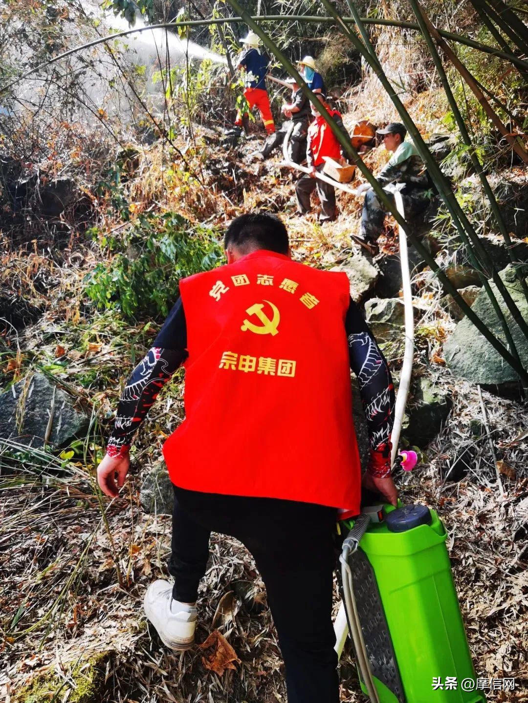 迎战川渝山火的消防员,重庆众志成城对抗山火