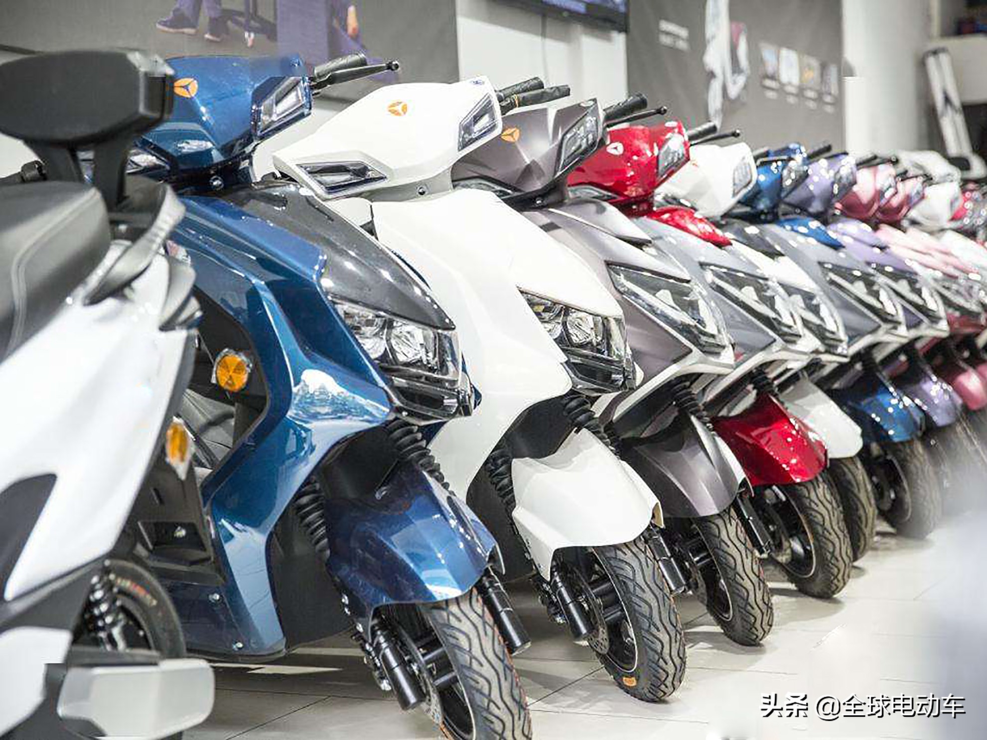 电动车电池为什么会着火,电动车电池着火的原因主要是什么