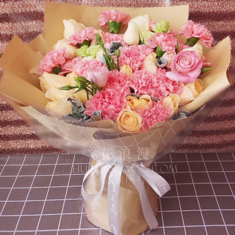 送妈妈的康乃馨花束多少朵合适,给母亲送花应该送什么颜色康乃馨