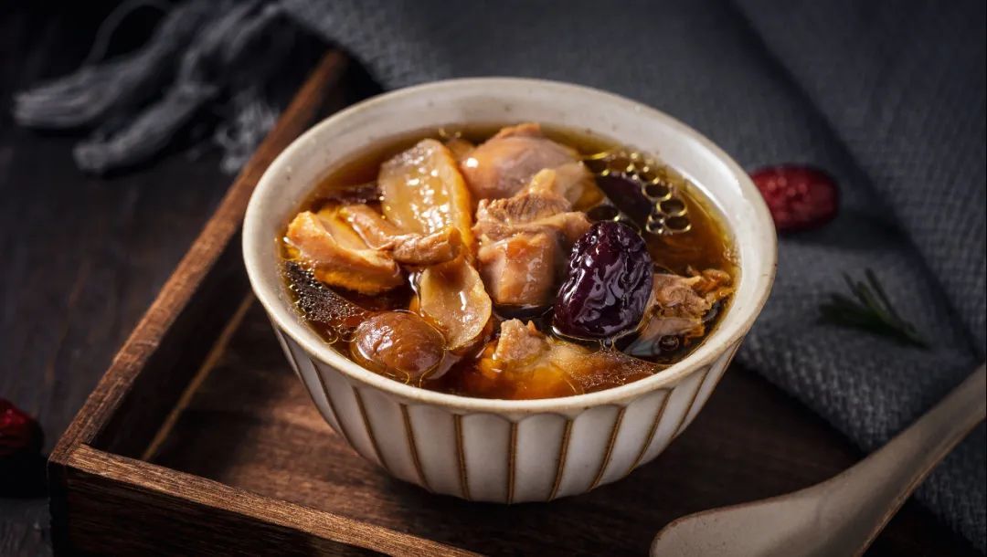 简单美味不油腻的老鸡汤做法,香浓鸡汤最正宗的做法