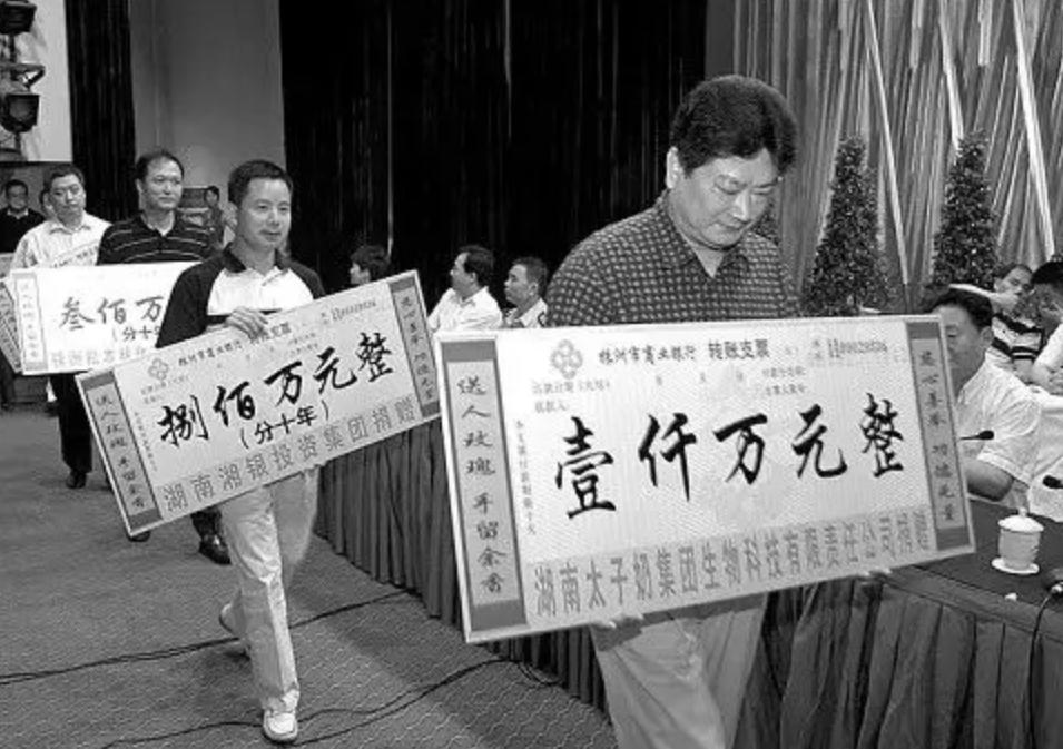 花8千多万成为标王，娶美女主持人回家，半年进账12亿却一败涂地