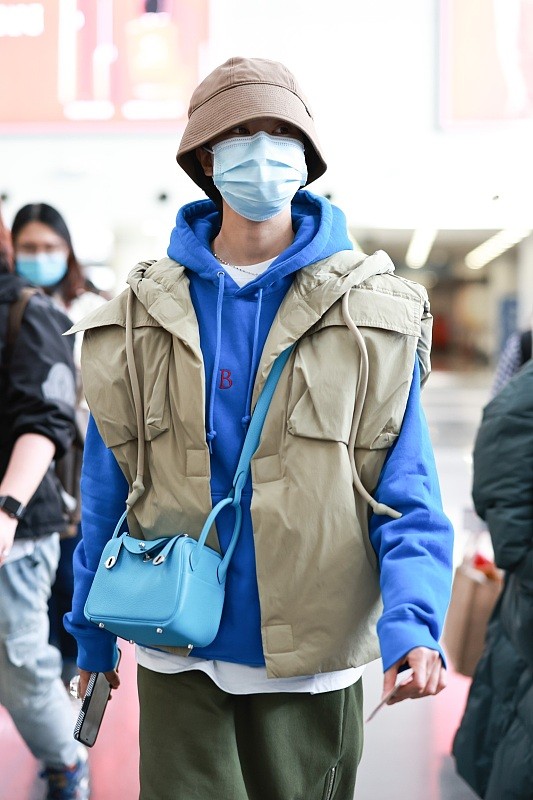 郁可唯同款薄纱背心,郁可唯同款棉服