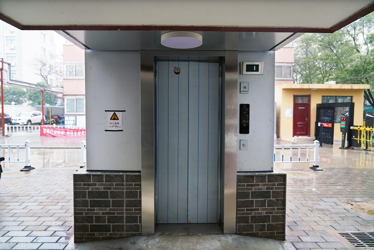 旧楼加装电梯，6楼后悔了：多花了钱，换来4个“新麻烦”