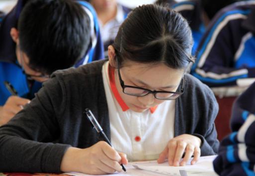 初中生兴起“新型攀比”，看似不起眼，背后却是家庭教育的缺失